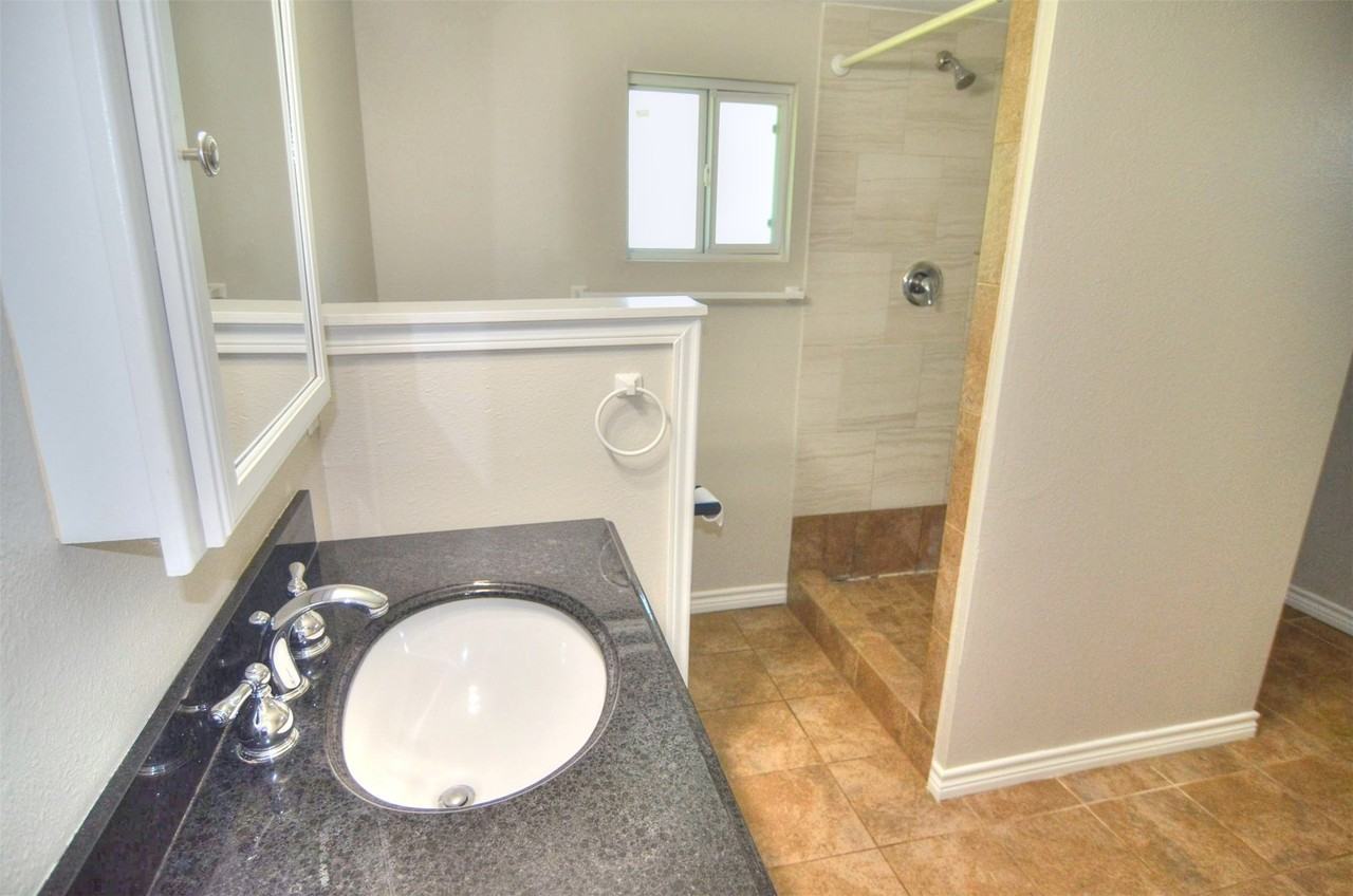 11015 Visalia Dr - Photo 5 of 10
