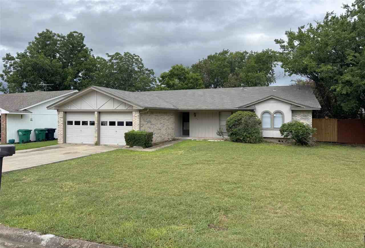 1706 Wisteria St - Photo 2 of 24