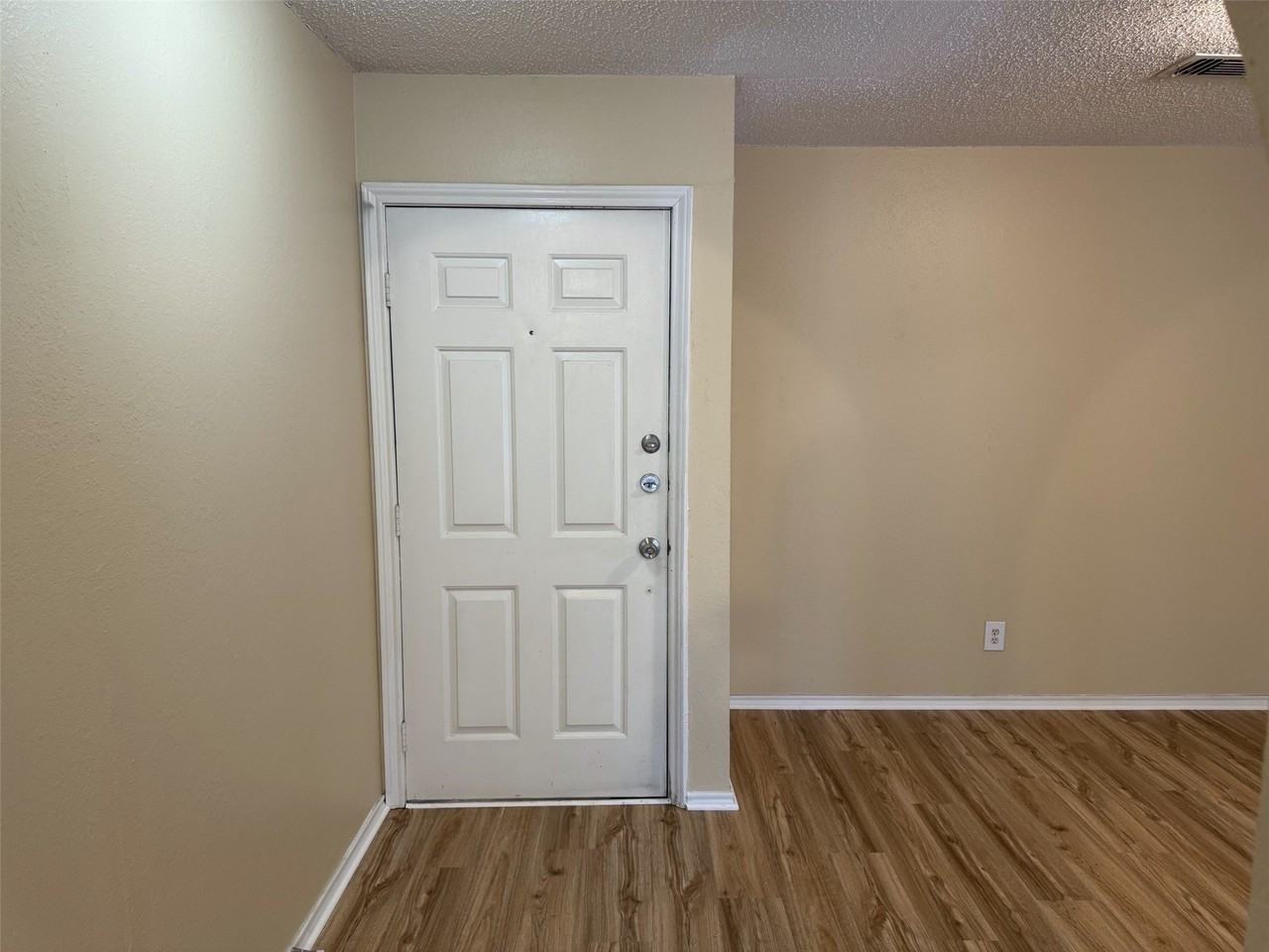 1706 Wisteria St - Photo 3 of 24