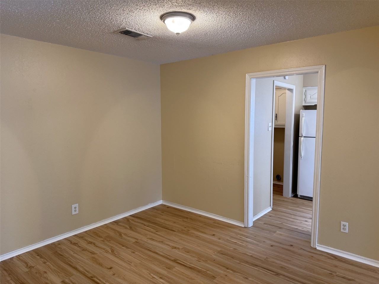 1706 Wisteria St - Photo 4 of 24