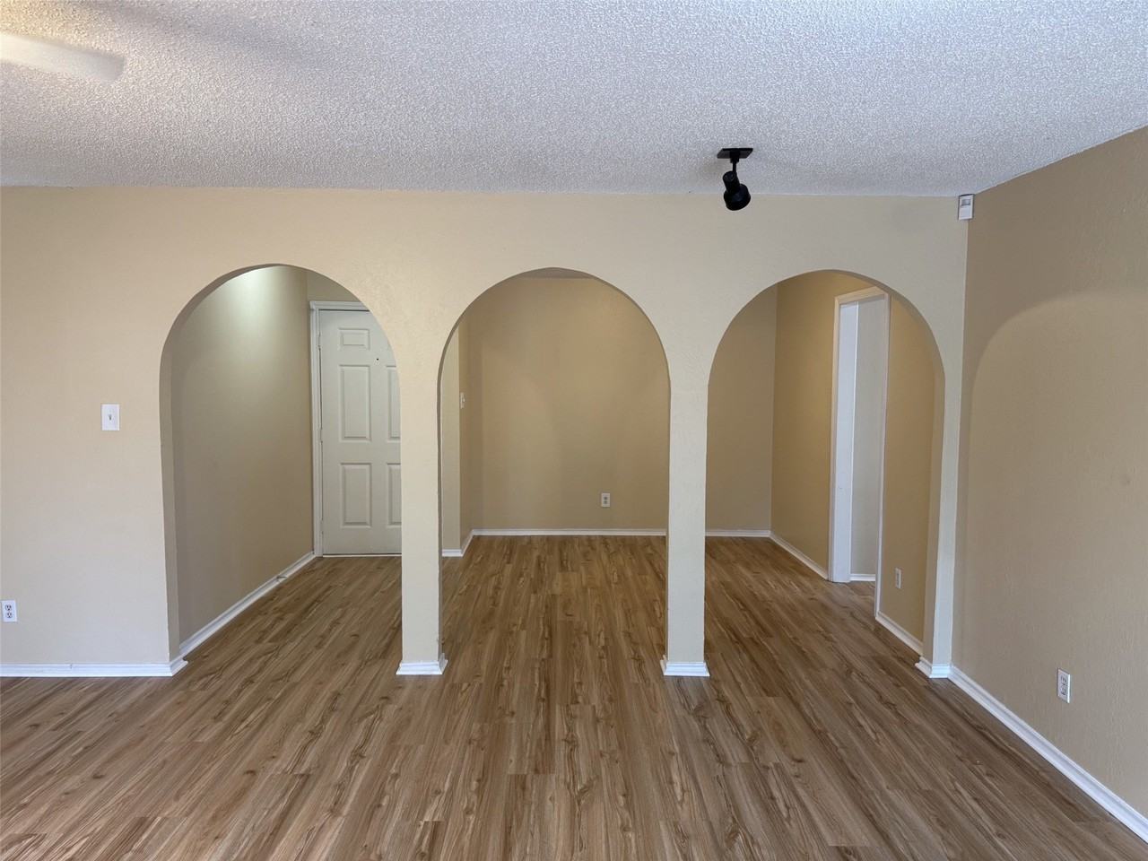 1706 Wisteria St - Photo 5 of 24