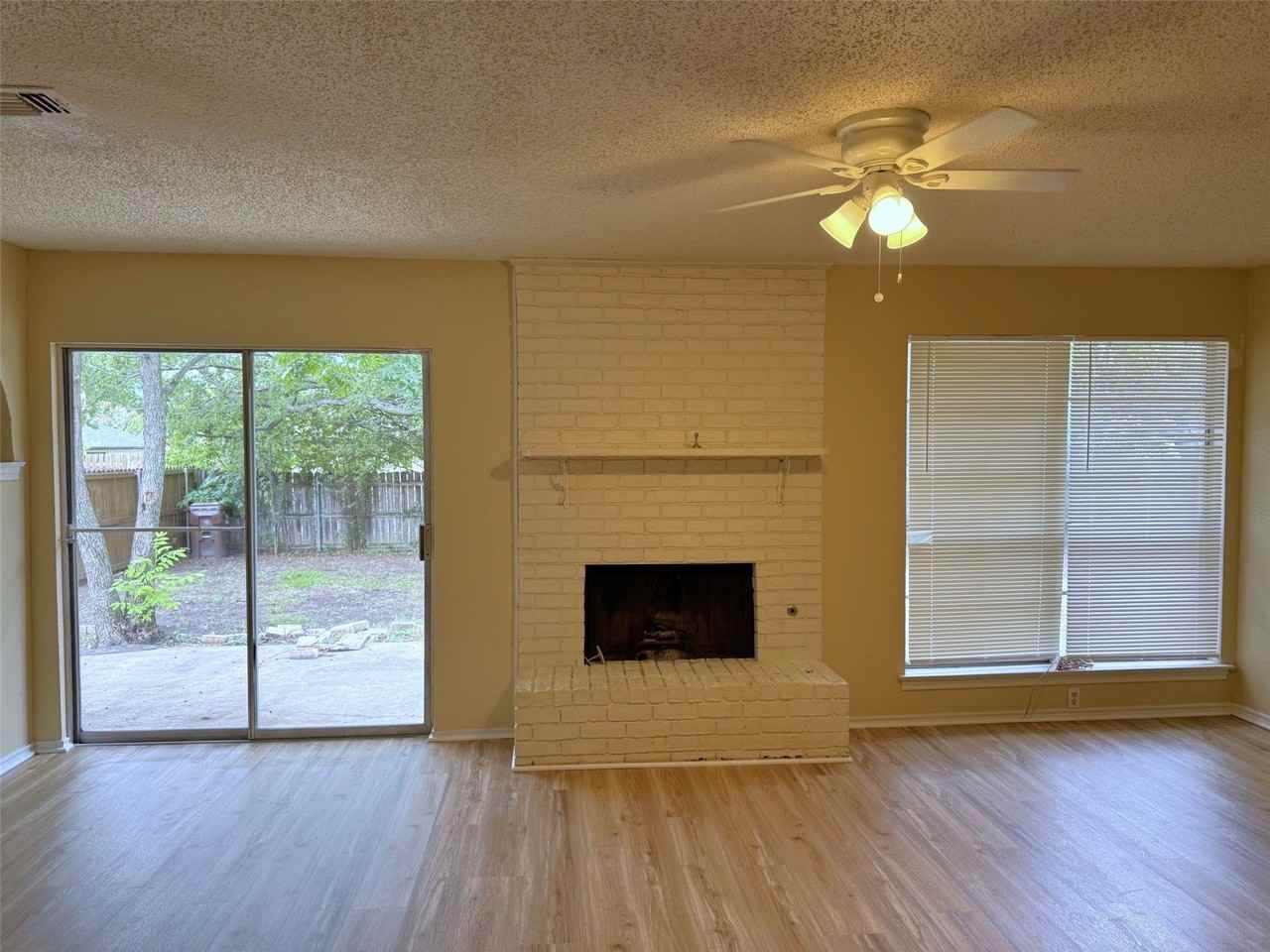 1706 Wisteria St - Photo 6 of 24
