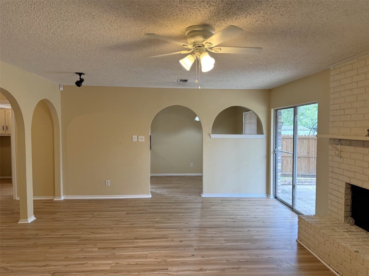 1706 Wisteria St - Photo 7 of 24