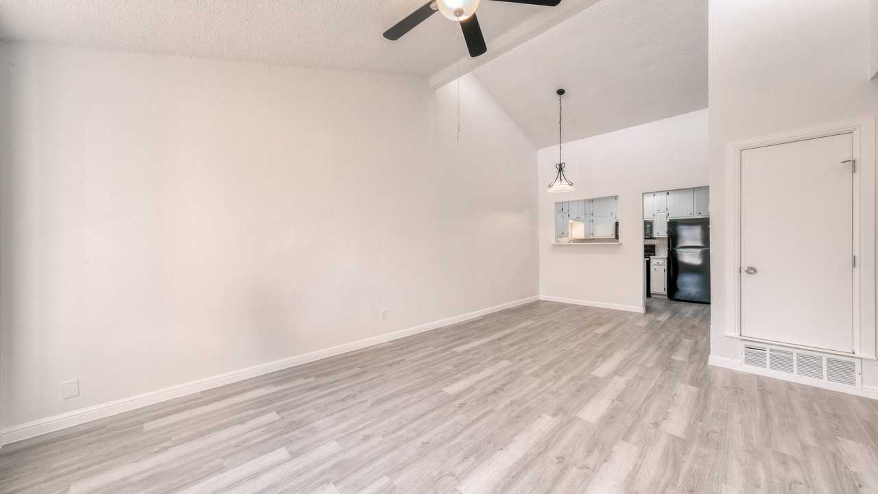 1014 Lynn St Apt A - Photo 2 of 16