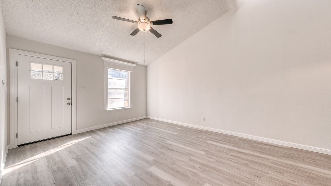 1014 Lynn St Apt A - Photo 4 of 16