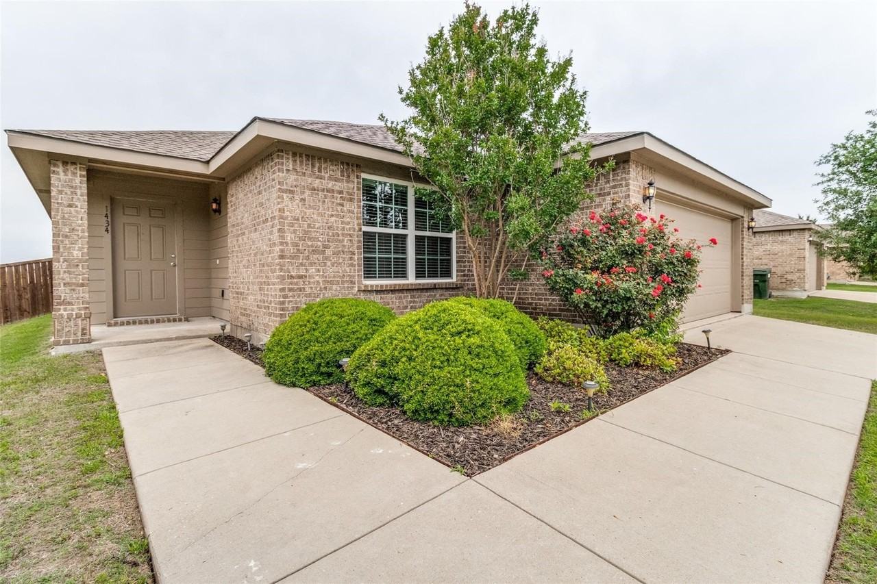 1434 S Raven Dr - Photo 2 of 25