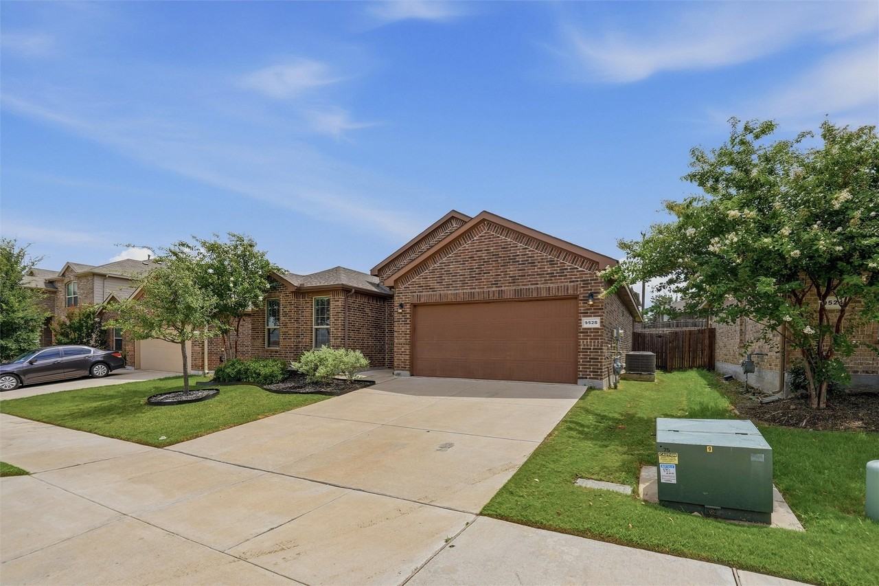 9528 Blaine Dr - Photo 2 of 27