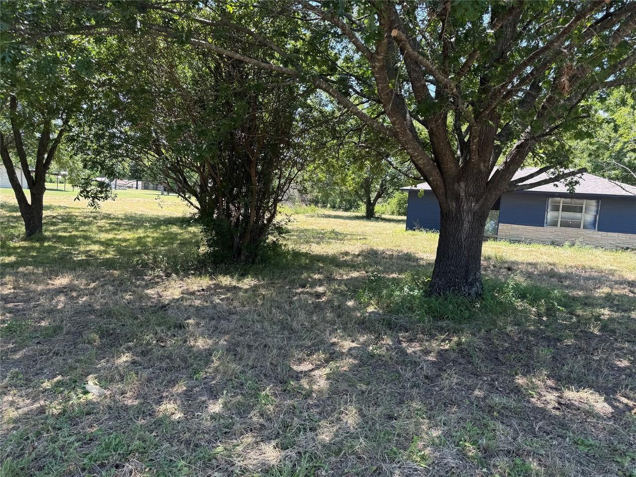 560 New Hope Rd W - Photo 4 of 7