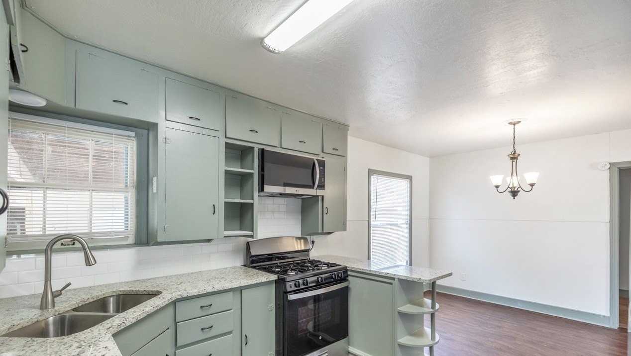 826 En 14th St - Photo 4 of 26