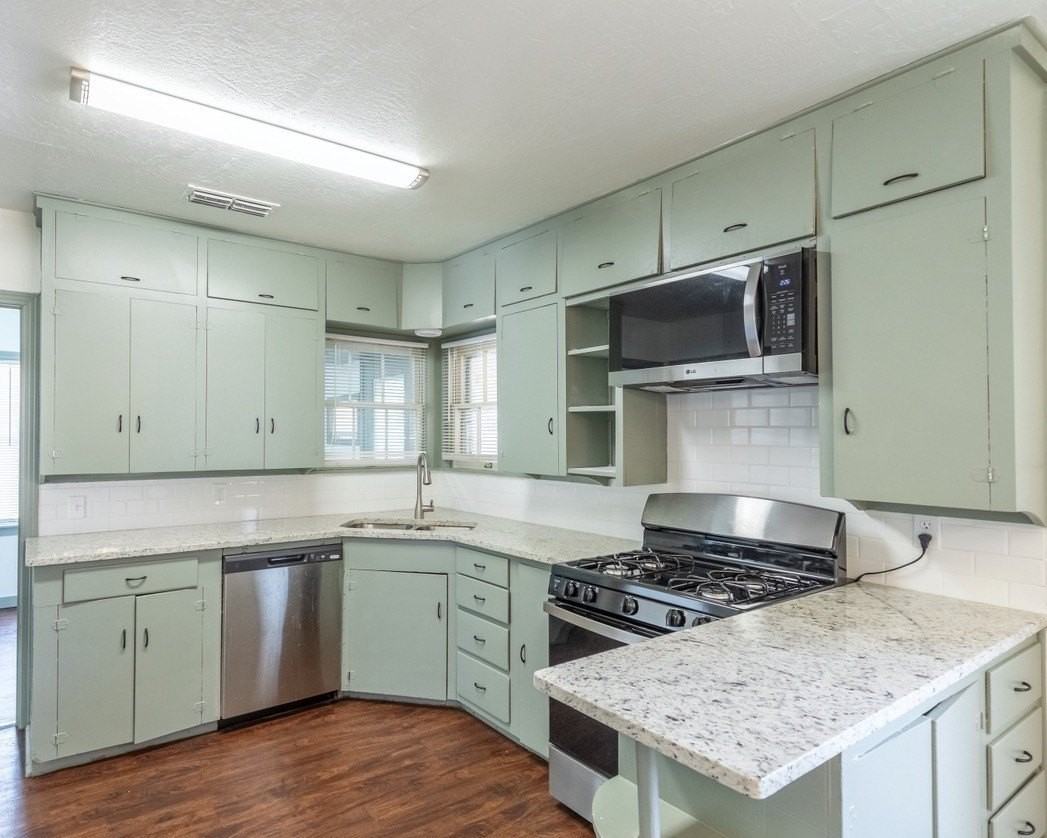 826 En 14th St - Photo 5 of 26