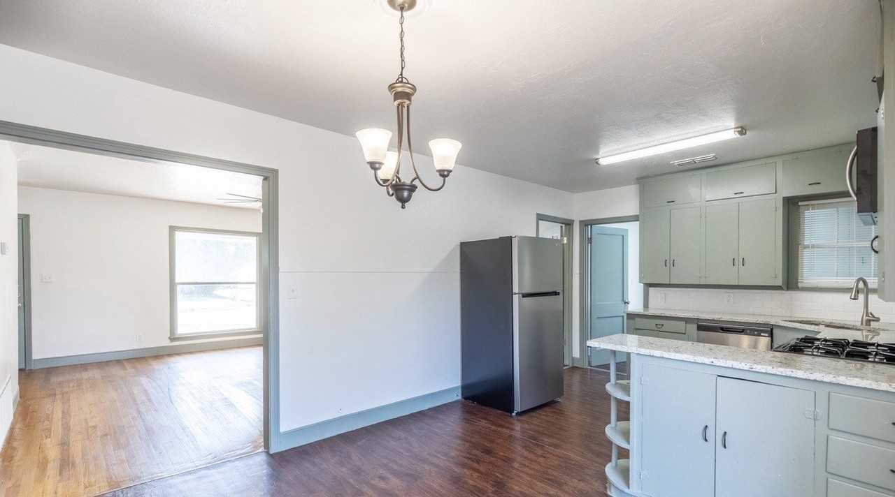 826 En 14th St - Photo 7 of 26