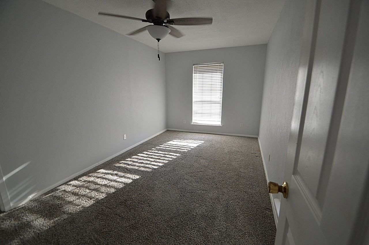 201 Kirk Ln - Photo 5 of 15
