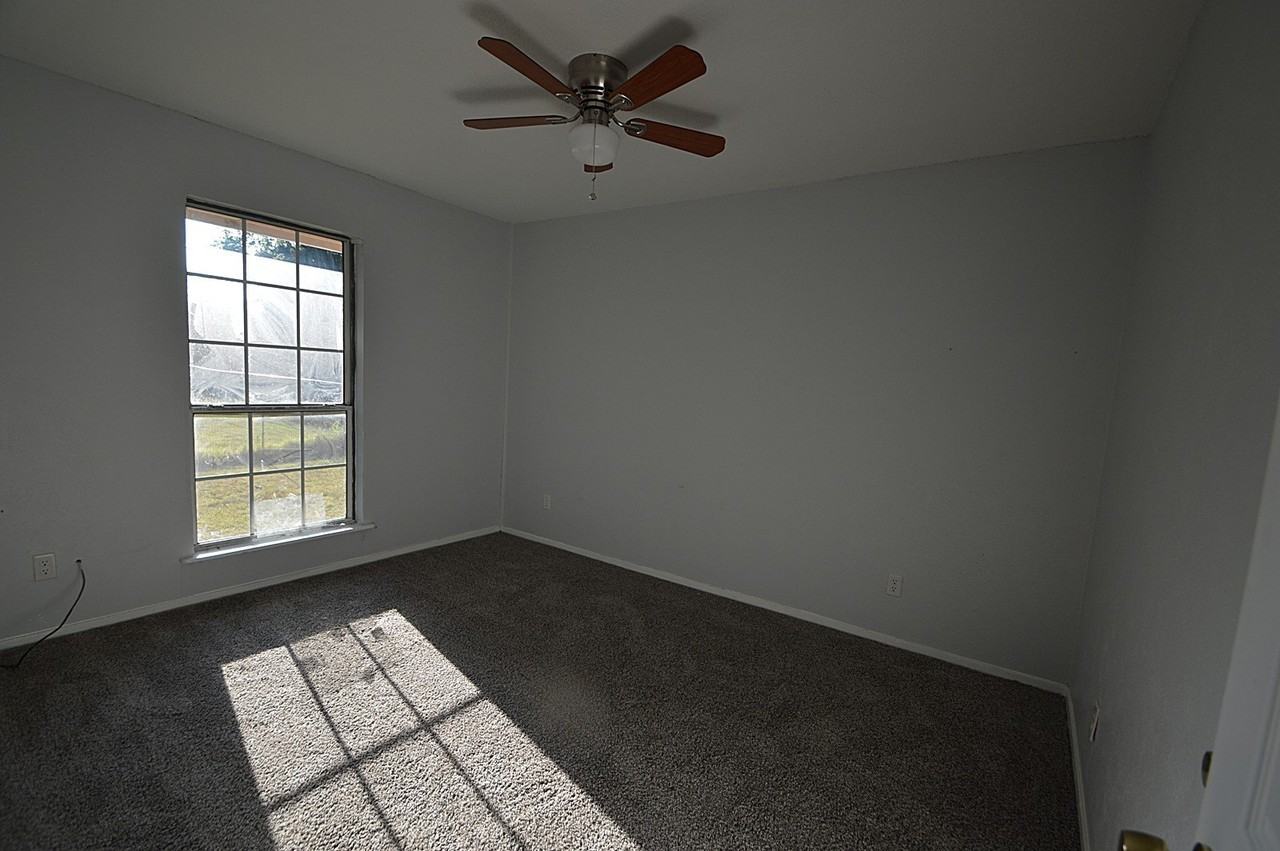 201 Kirk Ln - Photo 6 of 15