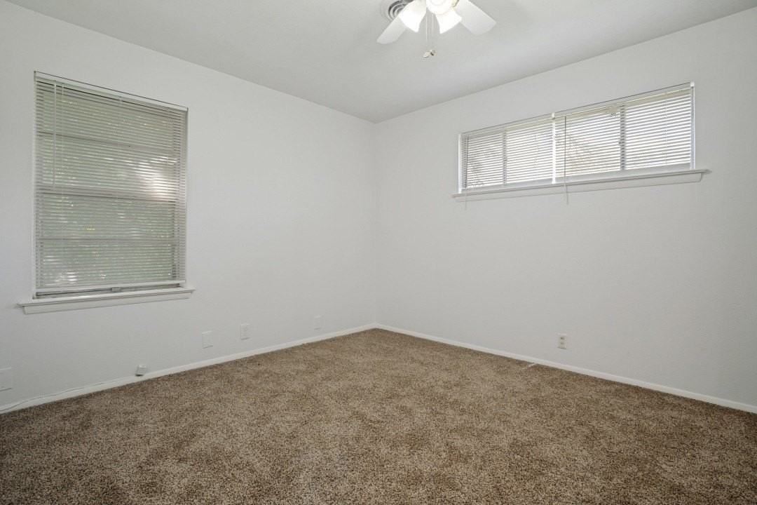 3110 Heather Ln - Photo 4 of 12