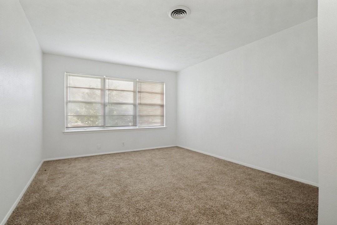 3110 Heather Ln - Photo 5 of 12