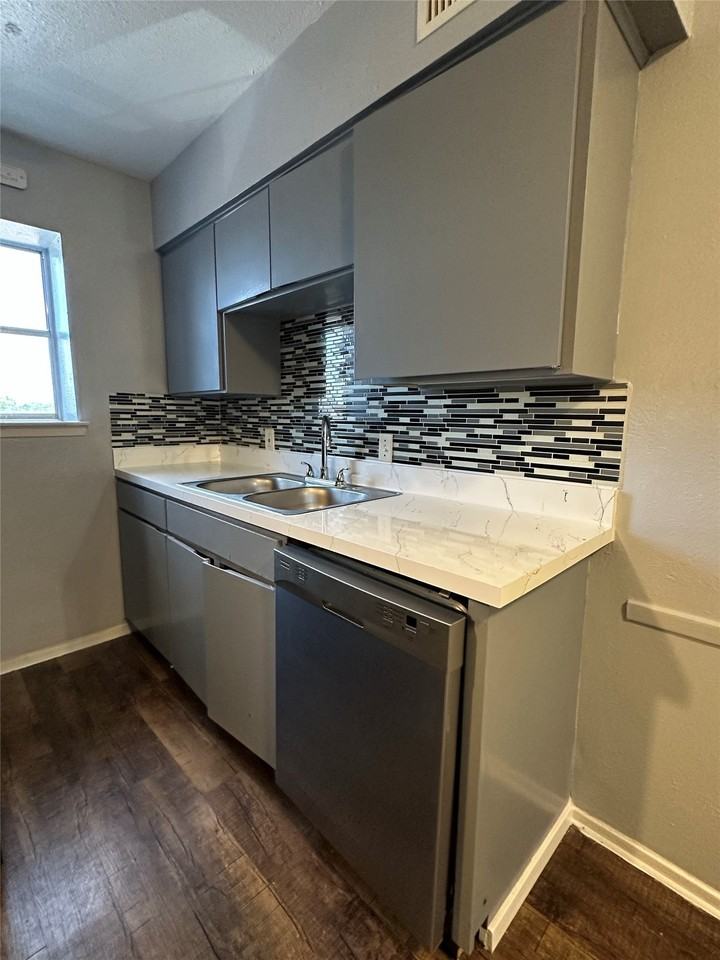 4317 Baldwin Ave #4318-201 - Photo 2 of 7
