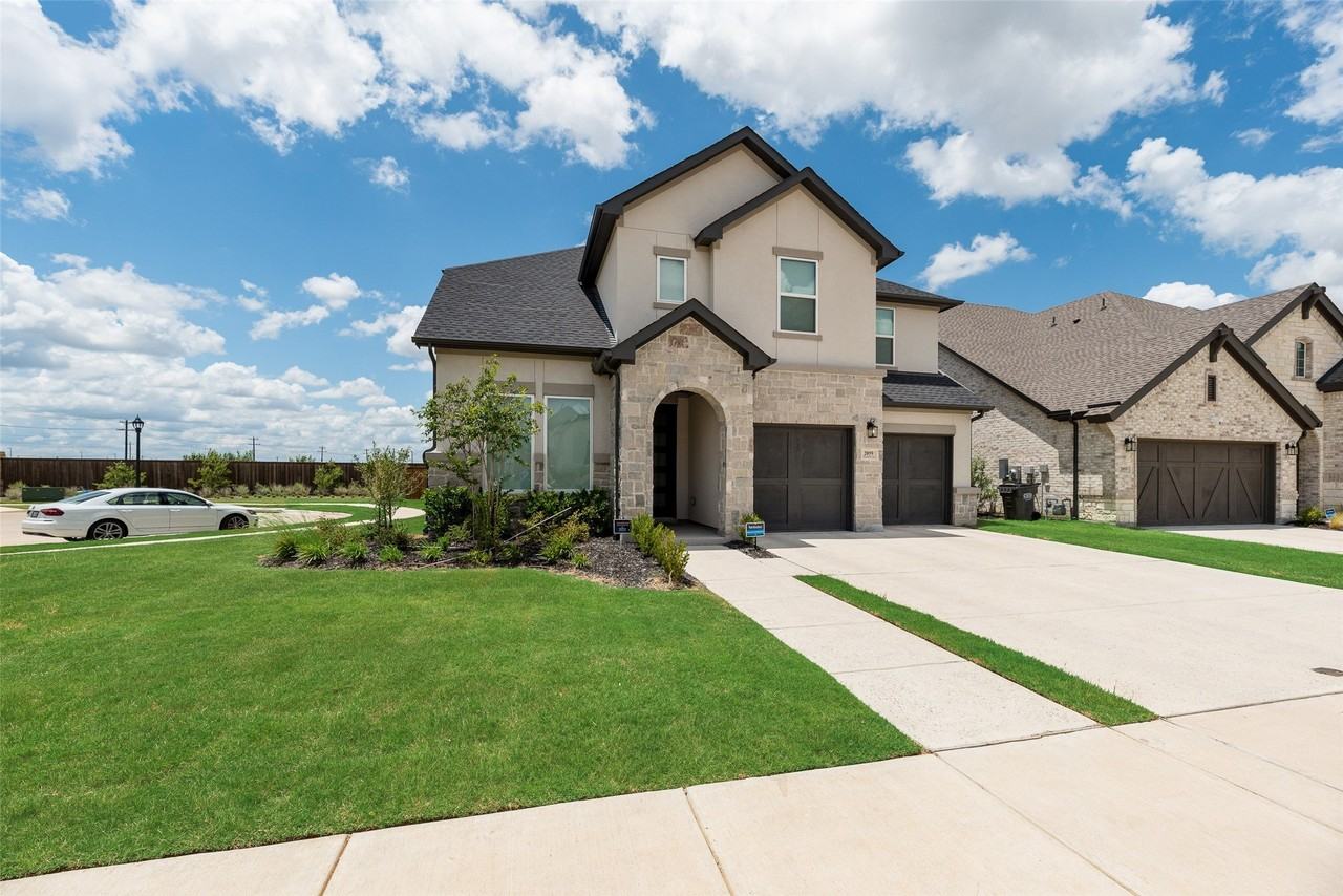 2059 Wimberley Dr - Photo 3 of 33