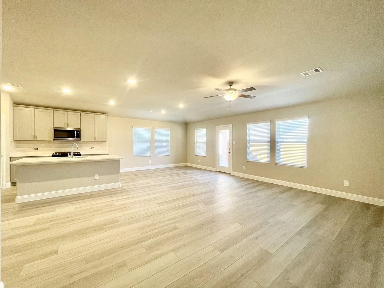 1203 Mahogany Dr - Photo 5 of 32