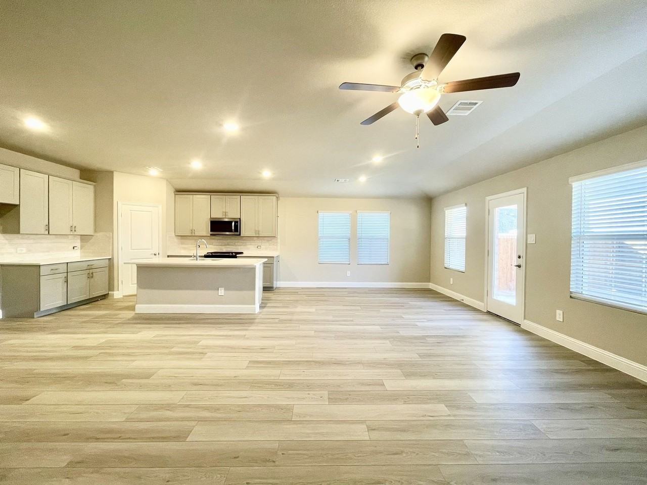 1203 Mahogany Dr - Photo 6 of 32