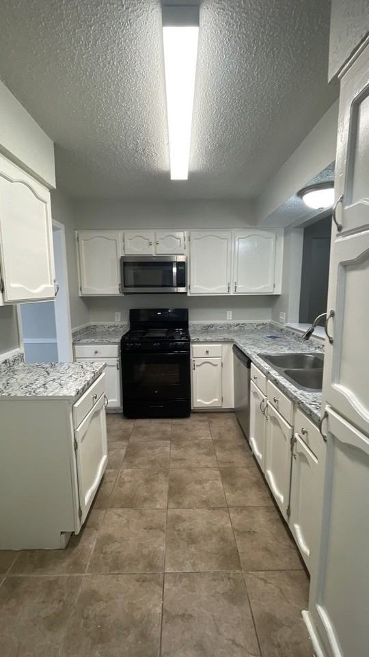 4413 Ocean Reef - Photo 4 of 21