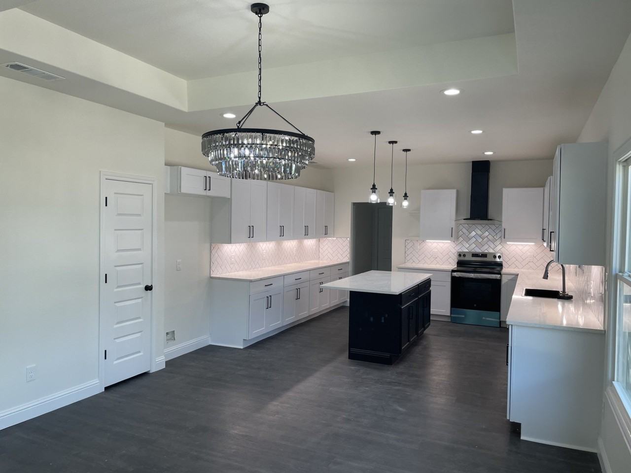 1302 E Humbolt St - Photo 3 of 9
