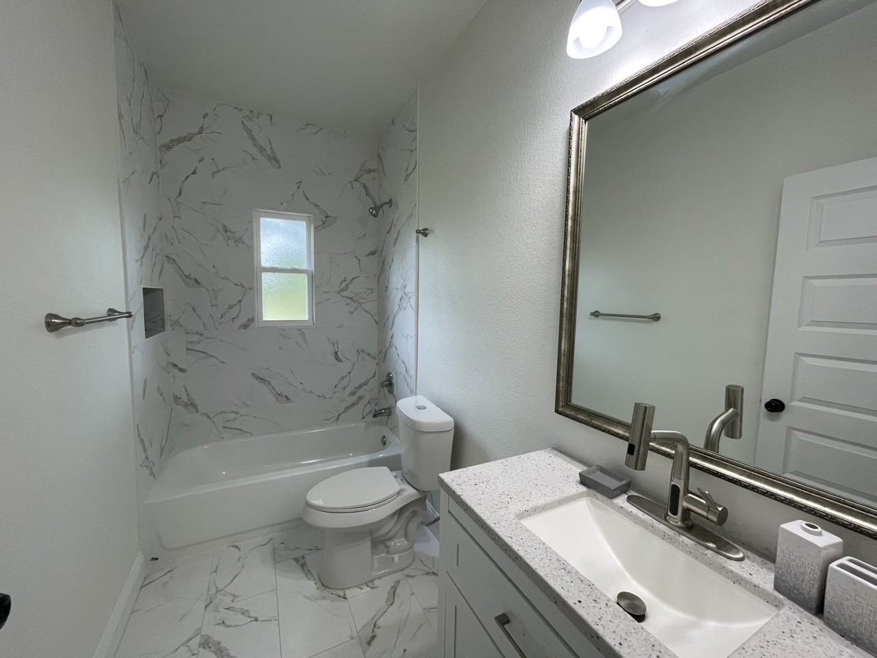 1302 E Humbolt St - Photo 7 of 9