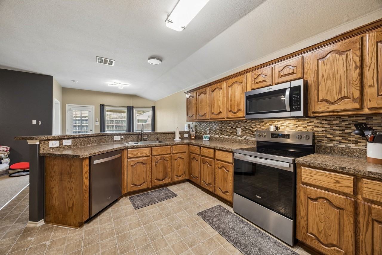 3216 Overstreet Ln - Photo 4 of 25
