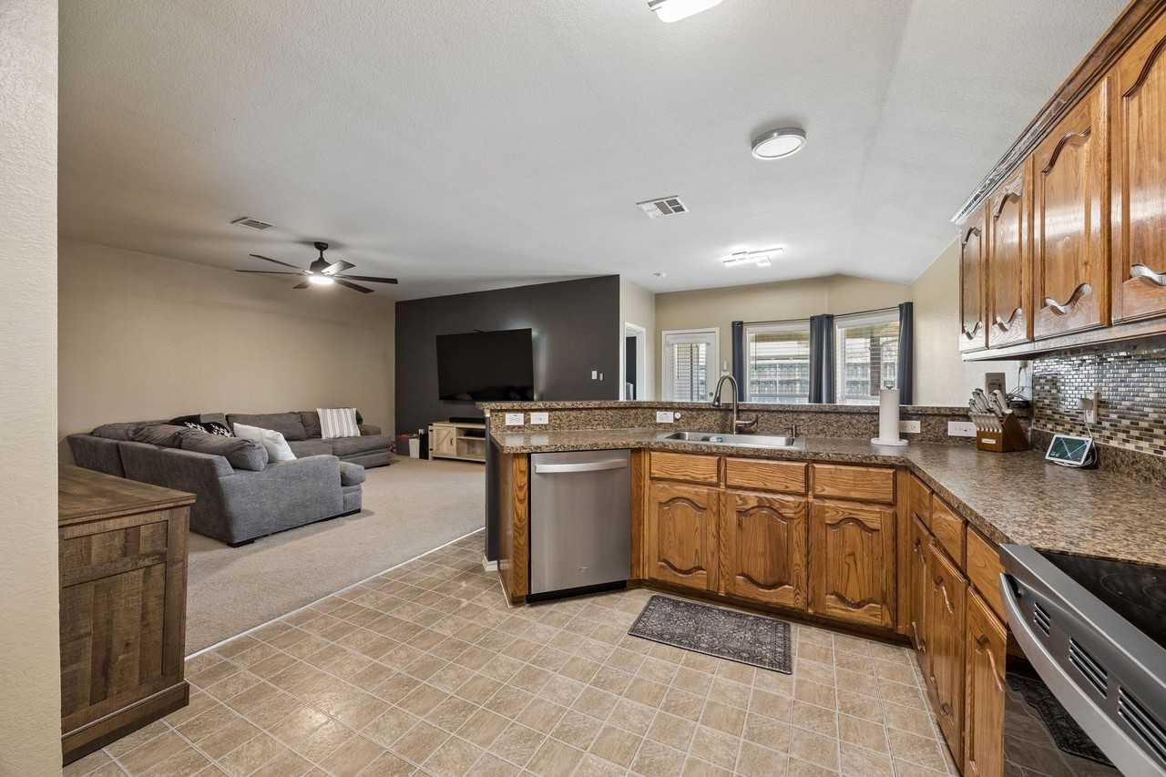 3216 Overstreet Ln - Photo 5 of 25