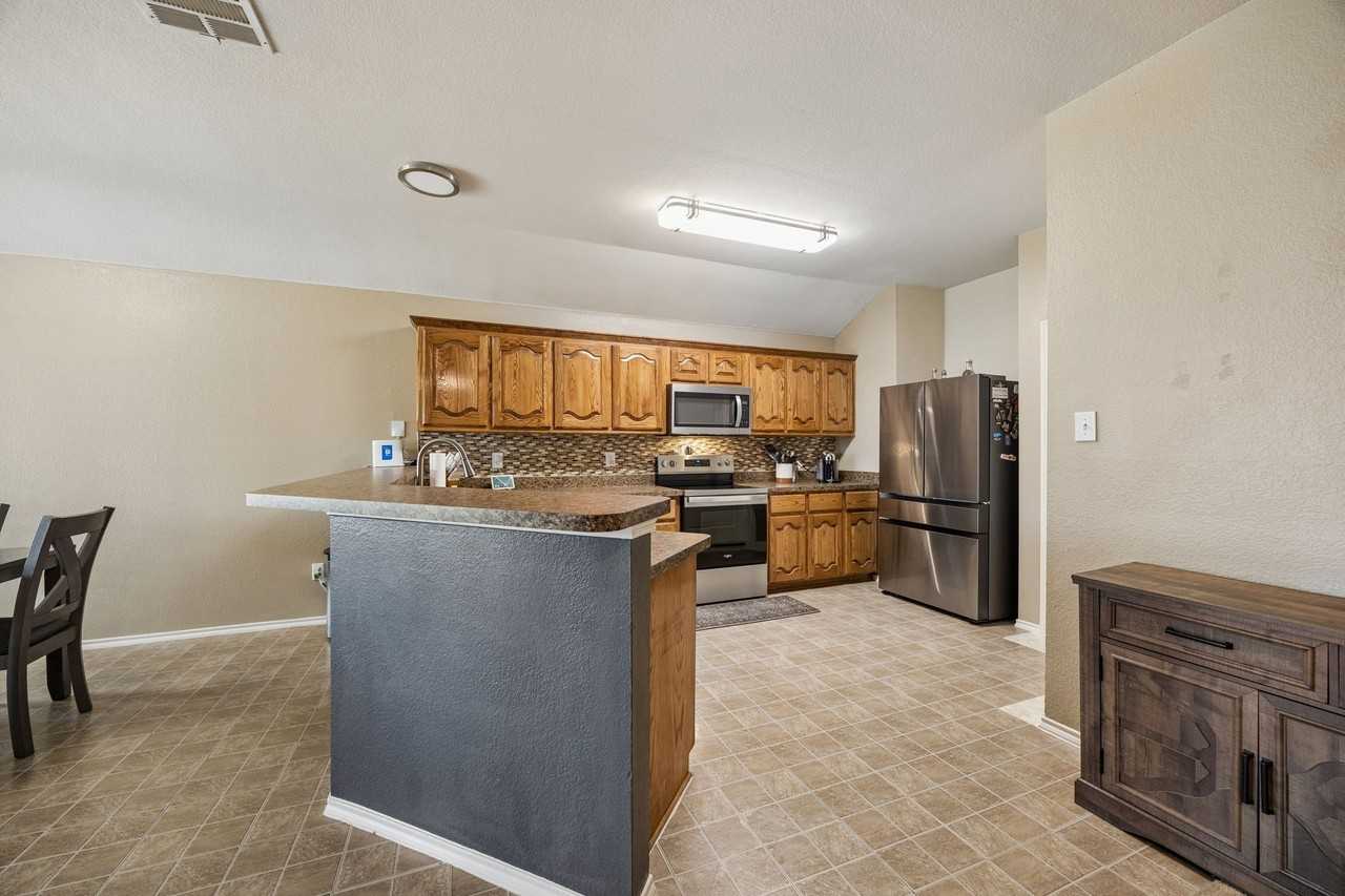 3216 Overstreet Ln - Photo 6 of 25