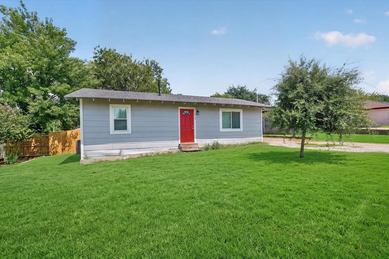 815 Wilson Dr - Photo 2 of 29