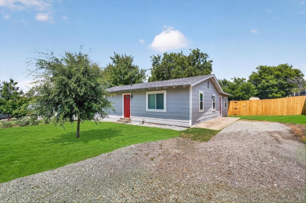 815 Wilson Dr - Photo 3 of 29