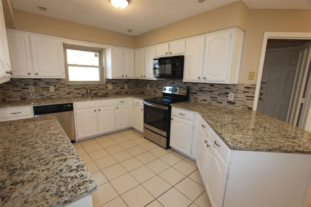 3504 Hilltop Ln - Photo 2 of 11