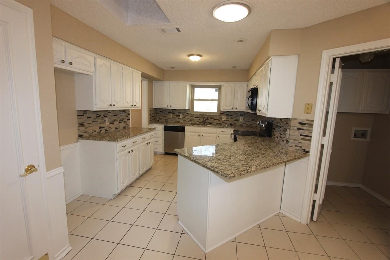3504 Hilltop Ln - Photo 3 of 11