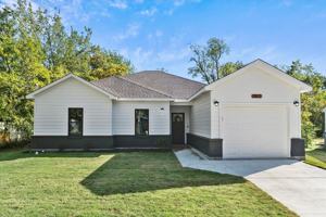 featured image of 3907 Simonds St