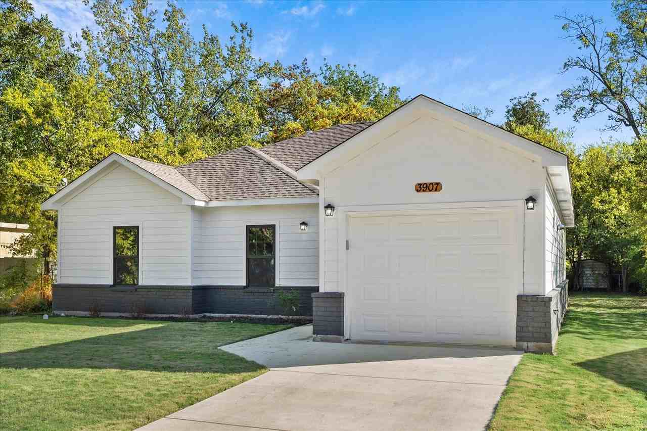 3907 Simonds St - Photo 3 of 29