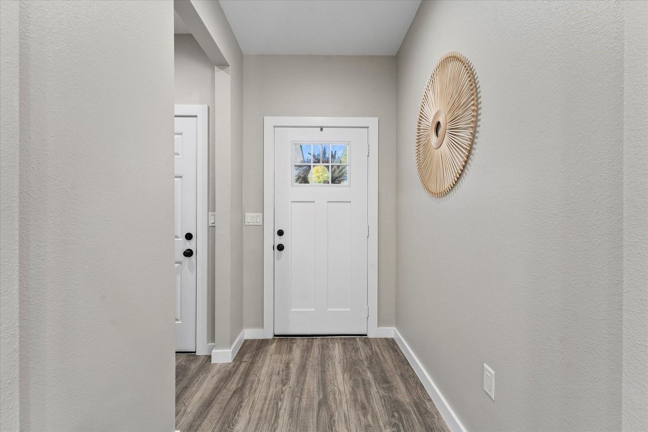 3907 Simonds St - Photo 5 of 29