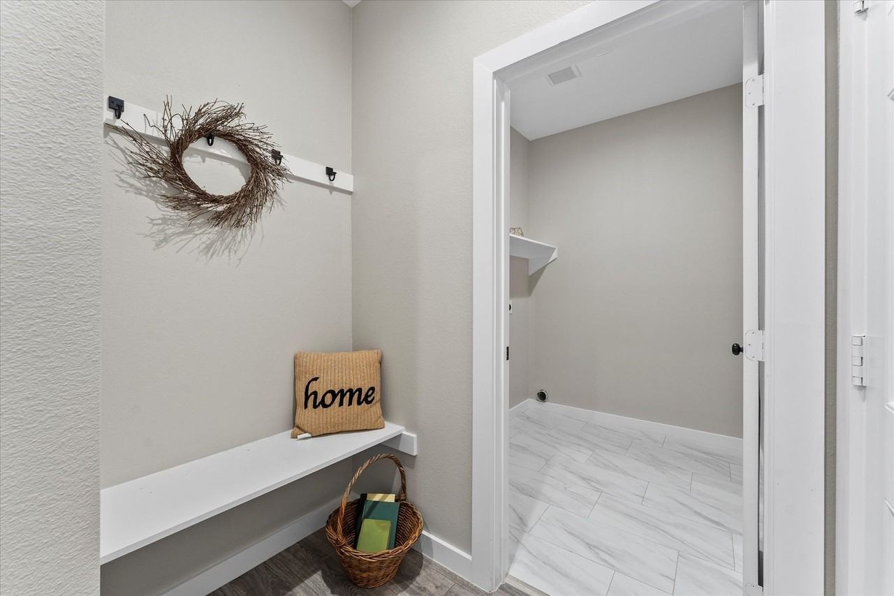 3907 Simonds St - Photo 6 of 29