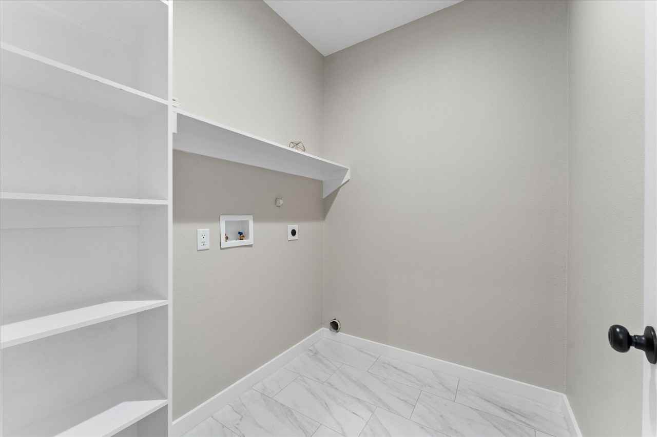 3907 Simonds St - Photo 7 of 29