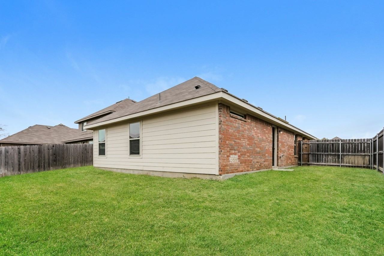 1607 Dove Cir - Photo 2 of 16