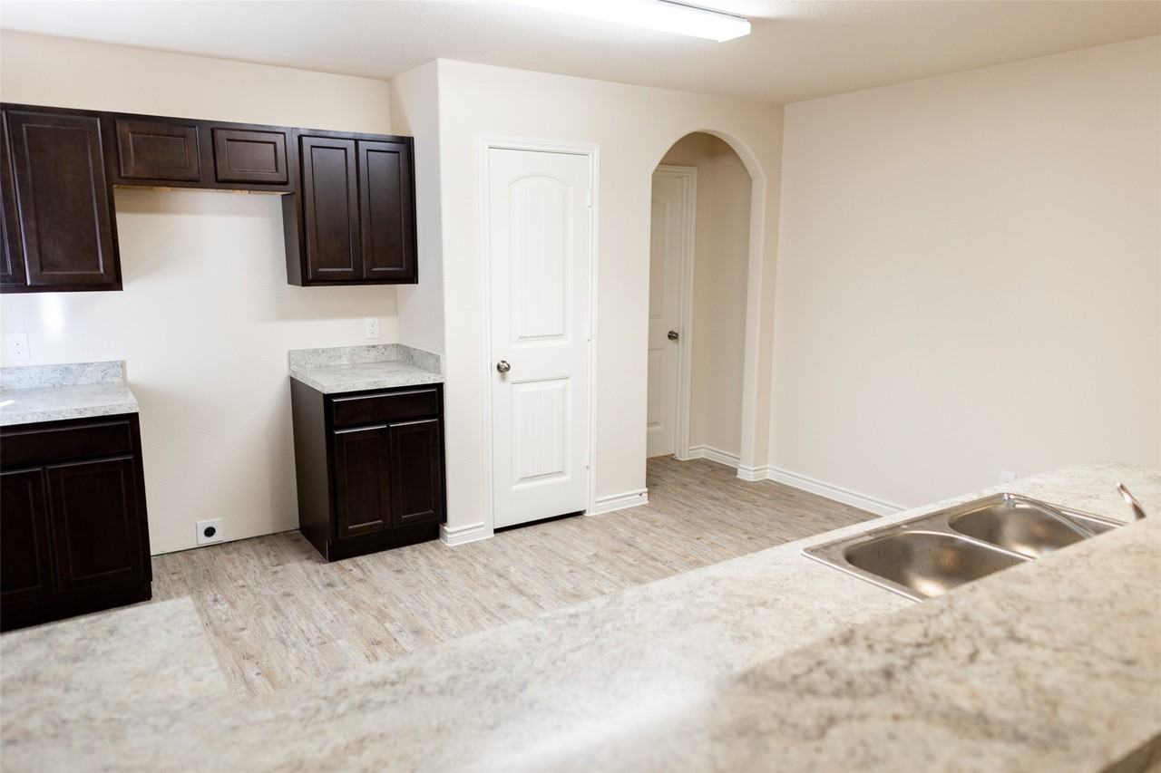 1607 Dove Cir - Photo 5 of 16