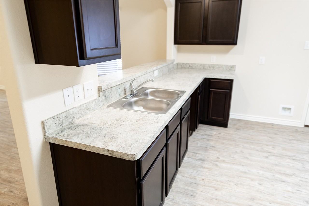 1607 Dove Cir - Photo 6 of 16