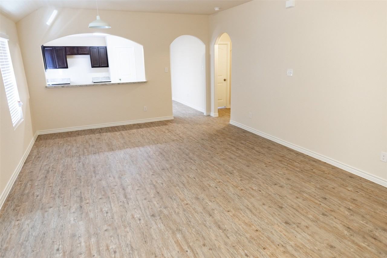 1607 Dove Cir - Photo 7 of 16