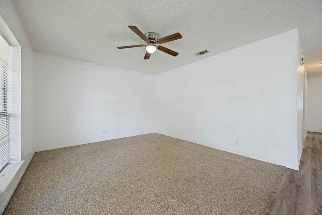 808 W Belden St #806 - Photo 3 of 12