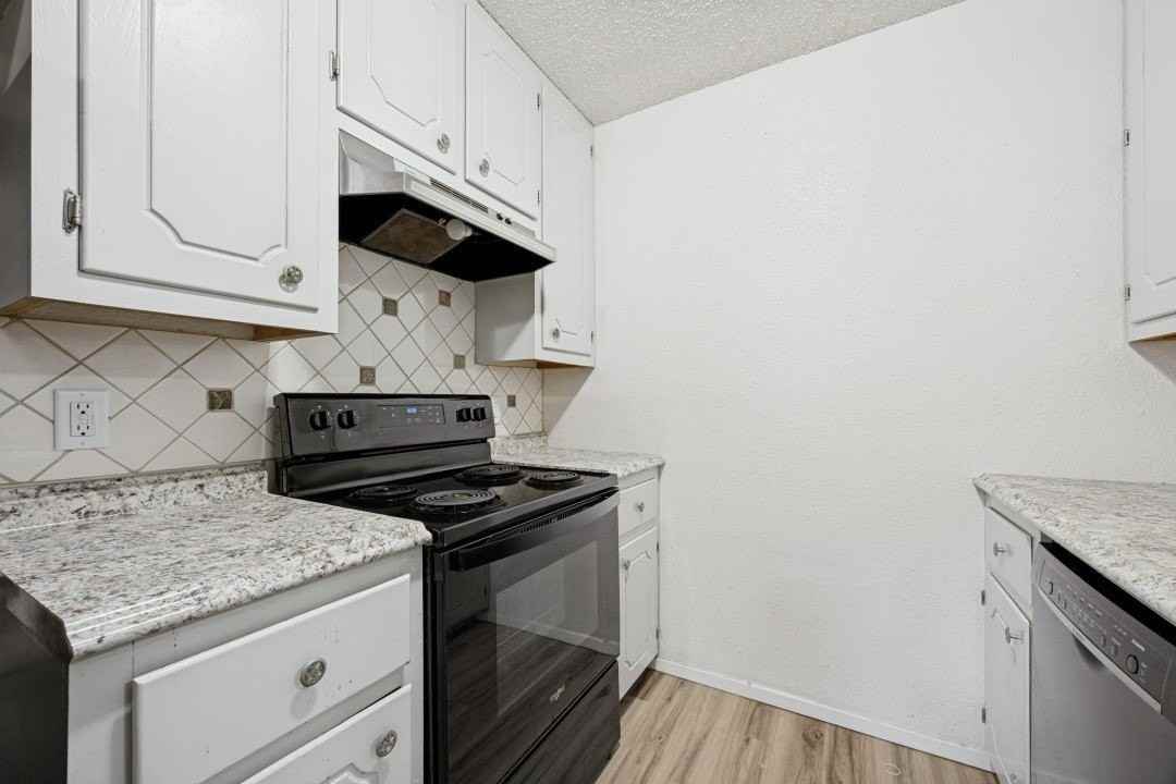 808 W Belden St #806 - Photo 5 of 12