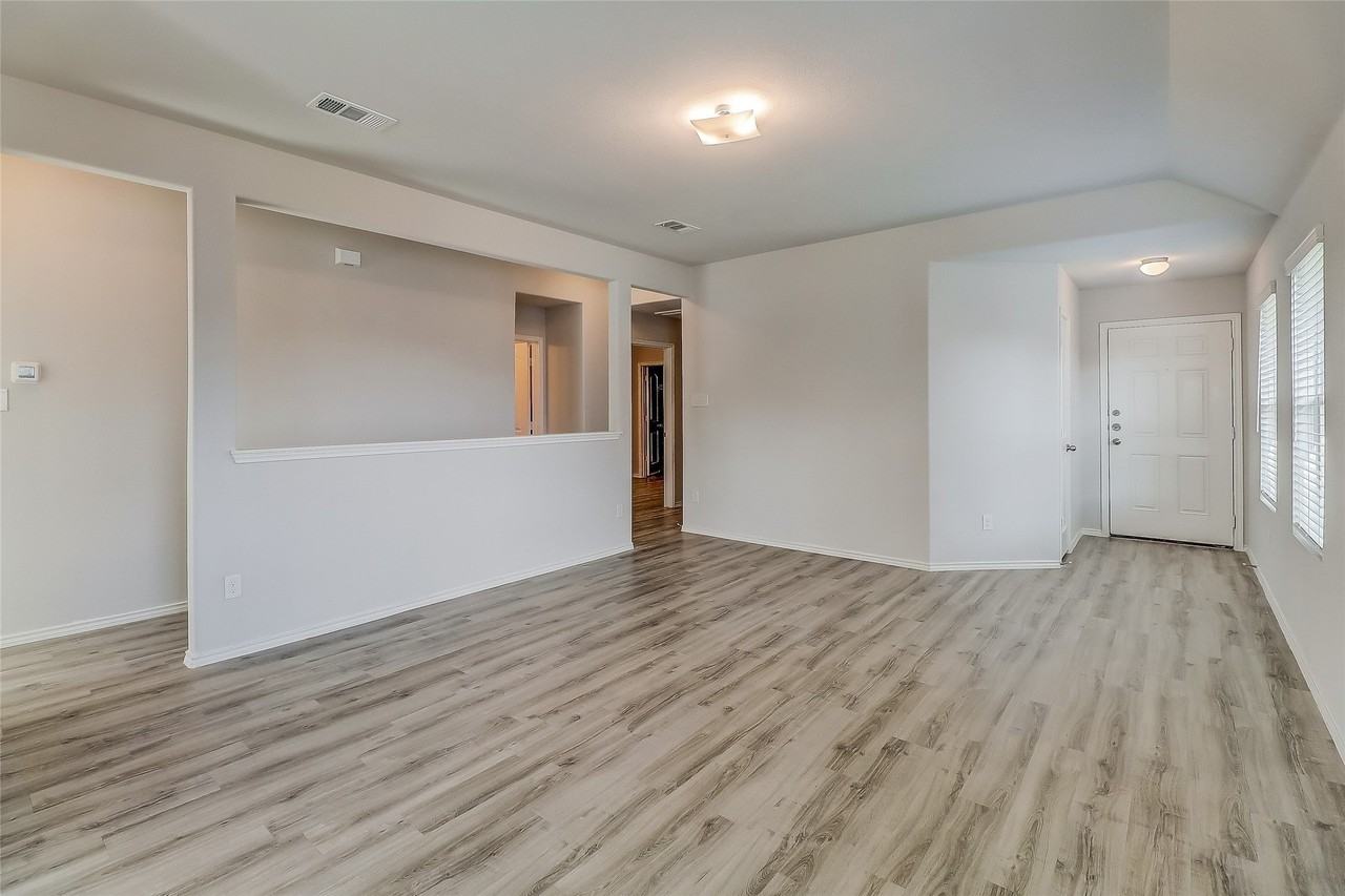 1601 Oriole St - Photo 6 of 17