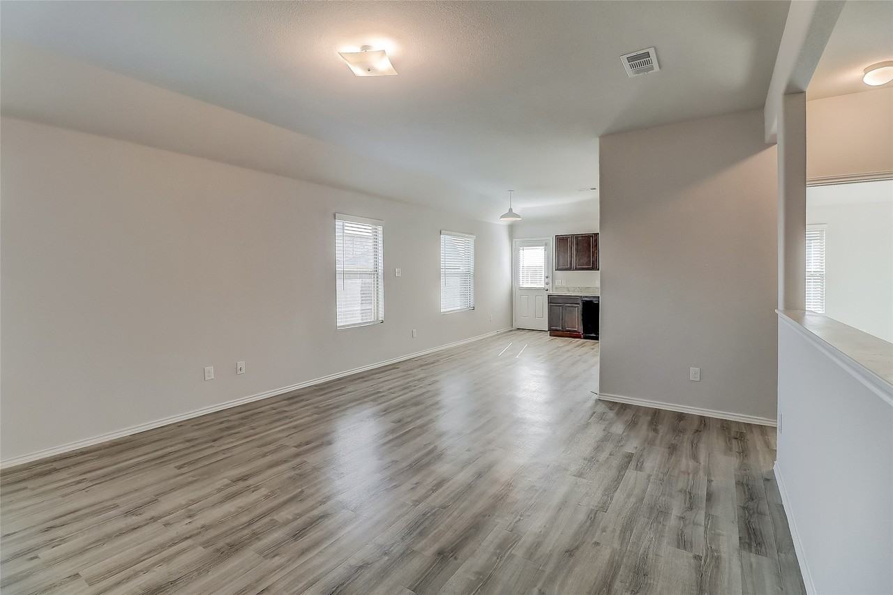 1601 Oriole St - Photo 7 of 17