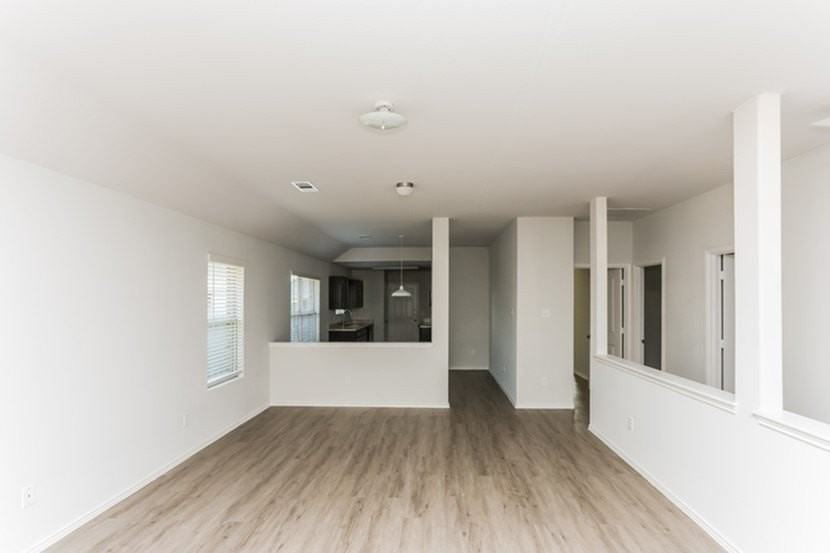 1607 Mark Ln - Photo 6 of 15