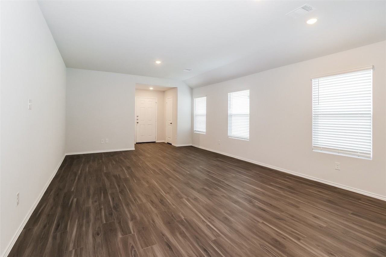 432 Woodhouse Way - Photo 3 of 13