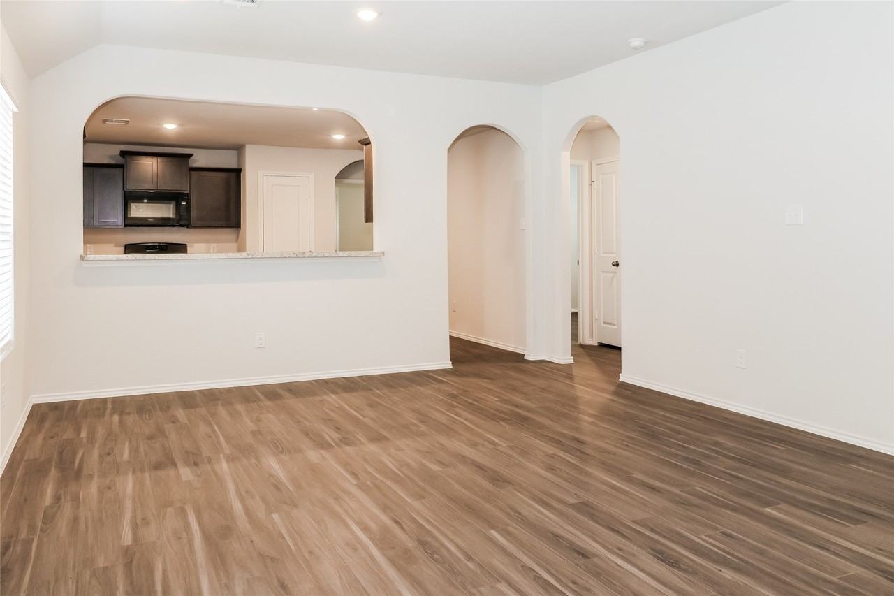 432 Woodhouse Way - Photo 5 of 13