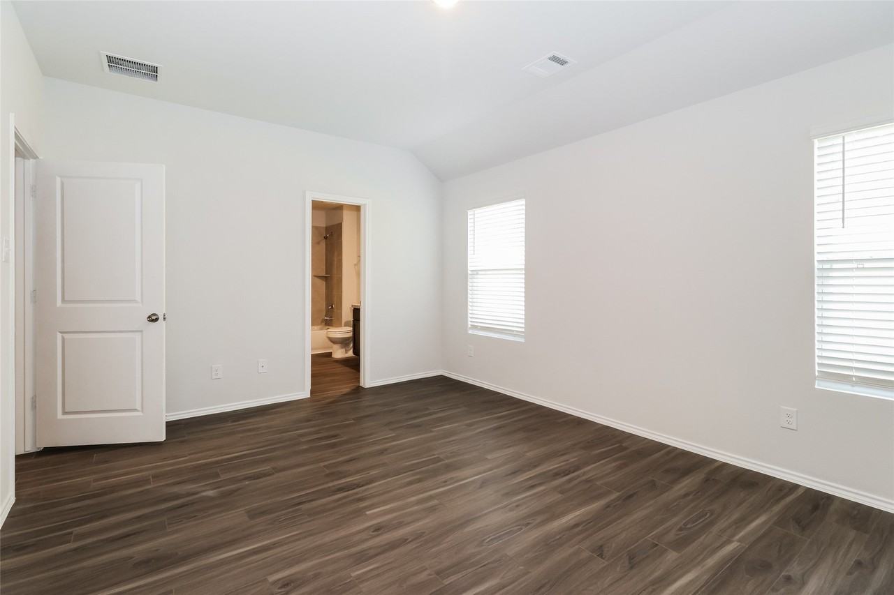 432 Woodhouse Way - Photo 6 of 13